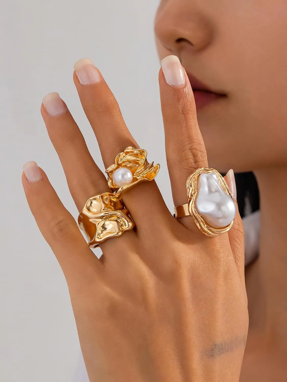 Chunky Knuckle Rings for Women Chunky Gold Ring Set Crystal Stacking Rings Flower Pearl Statement Rings Adjustable Pearl Finger Ring Set