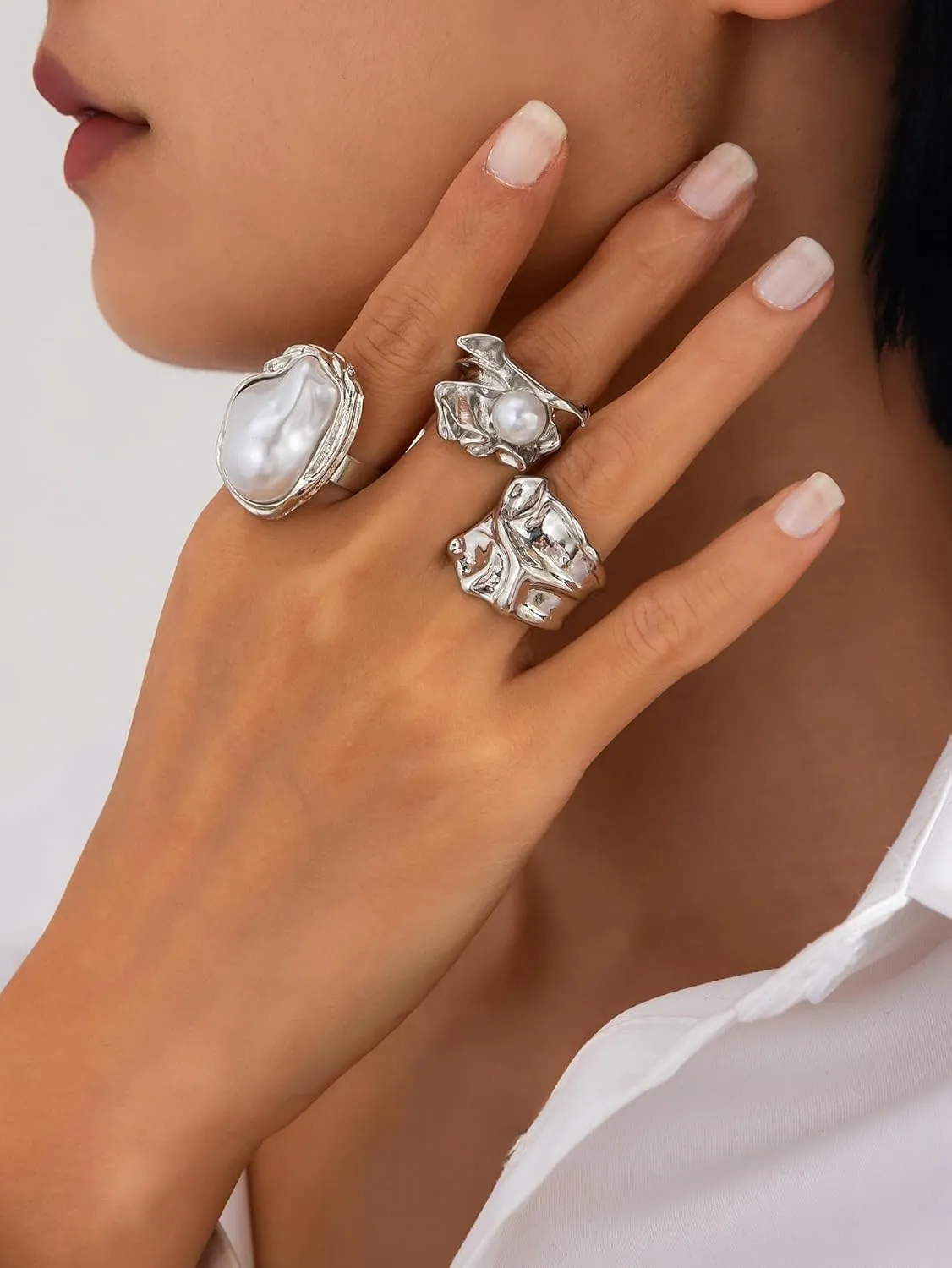 Chunky Knuckle Rings for Women Chunky Gold Ring Set Crystal Stacking Rings Flower Pearl Statement Rings Adjustable Pearl Finger Ring Set