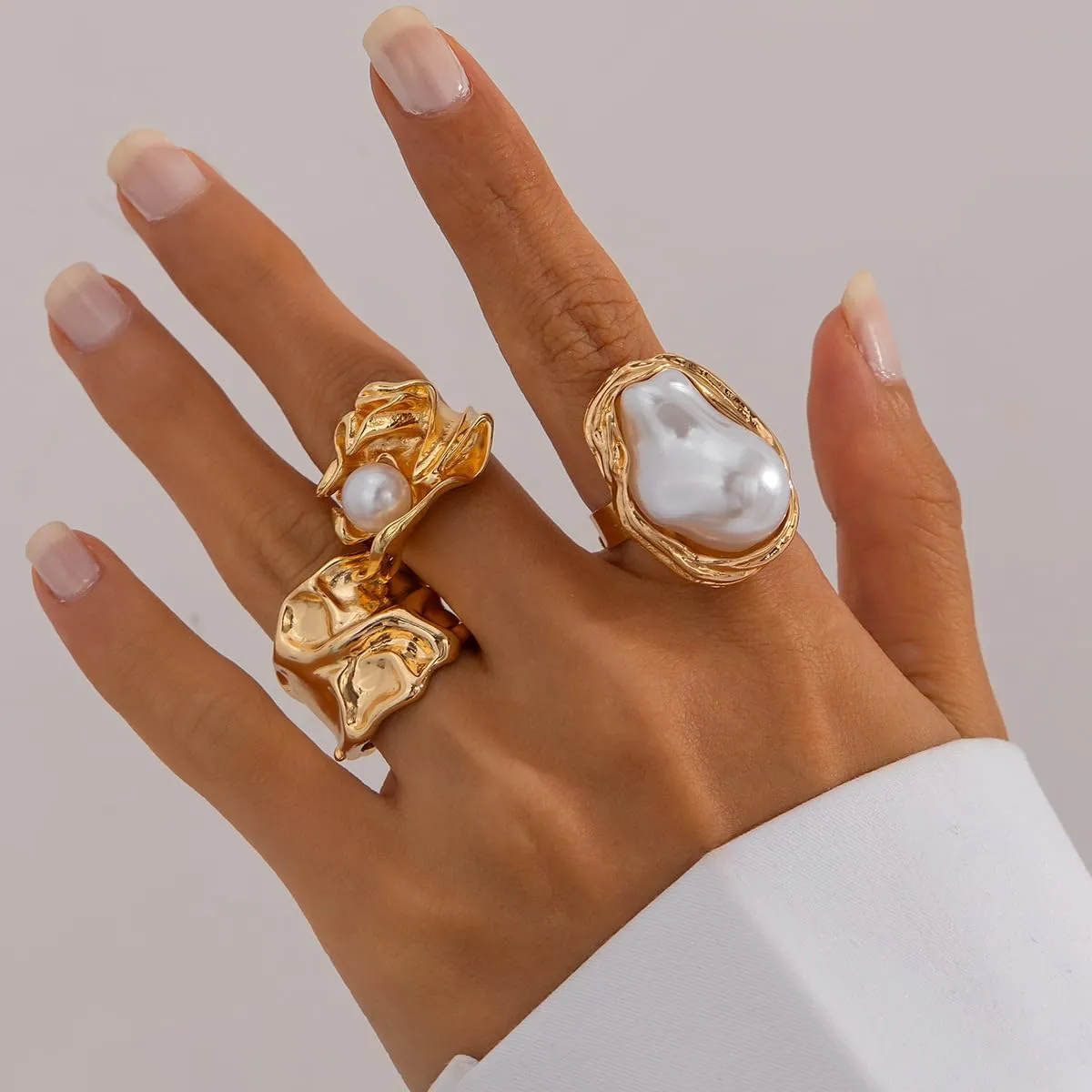 Chunky Knuckle Rings for Women Chunky Gold Ring Set Crystal Stacking Rings Flower Pearl Statement Rings Adjustable Pearl Finger Ring Set