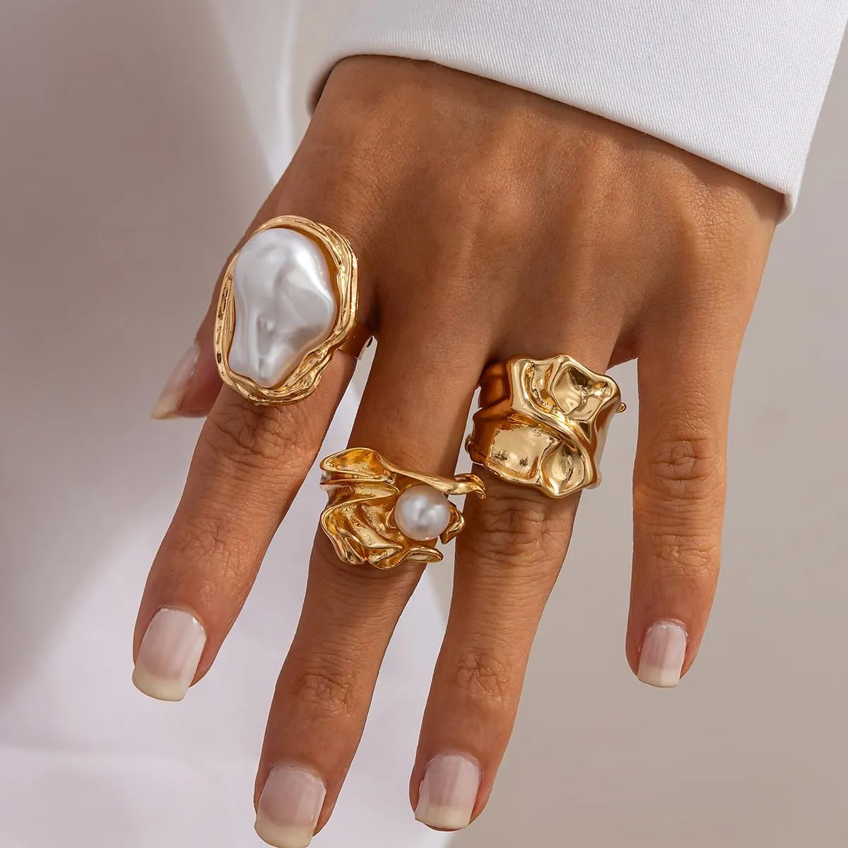 Chunky Knuckle Rings for Women Chunky Gold Ring Set Crystal Stacking Rings Flower Pearl Statement Rings Adjustable Pearl Finger Ring Set