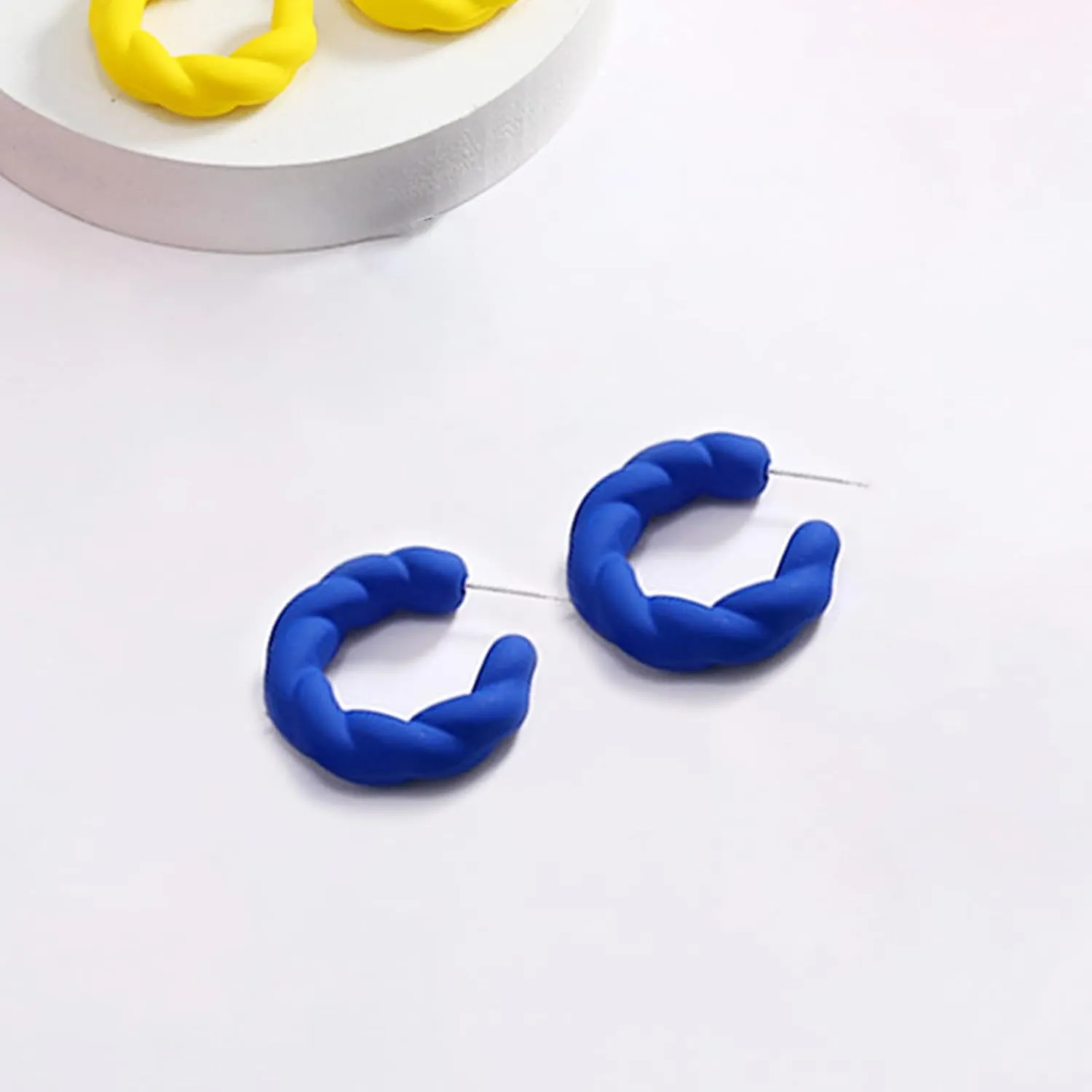 Colorful Twisted Rope Round Hoop Earrings for Women Lightweight C Shape Acrylic Resin Earrings for Womens Fashion Geometric Statement Earrings Jewelry