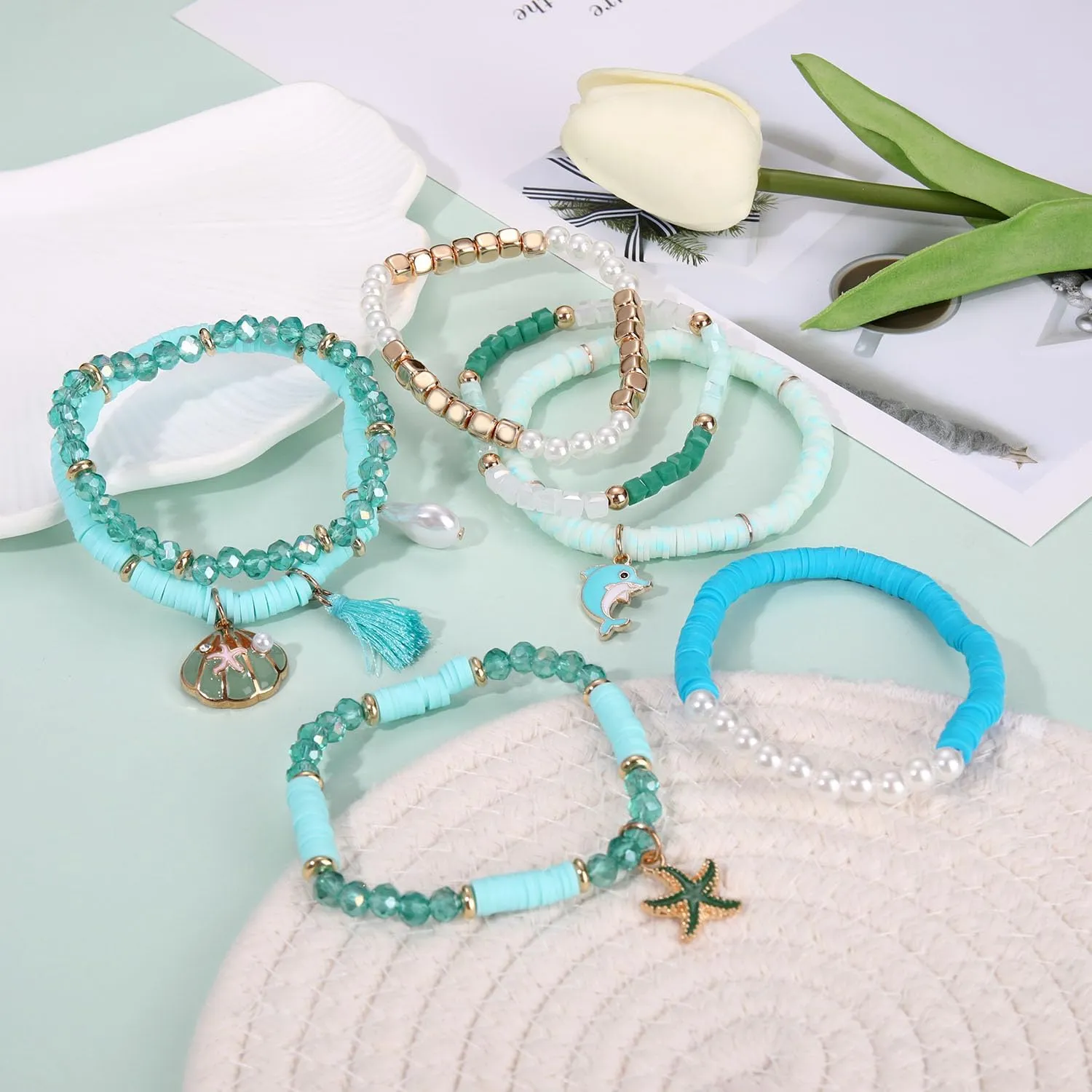 FAERLIIRY Beaded Bracelet Heishi Stretch Bracelets for Woman Preppy Bracelets Summer Beaded Bracelet Colorful Beach Surfer Bracelet Preppy Jewelry