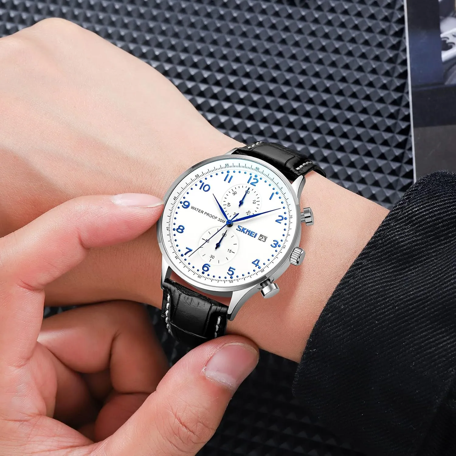 FANMIS Fashion Men's Analog Quartz Chronograph Minimalist Ultra-Thin Dial Business Leisure Sport Military Watch Calendar Waterproof Fashion Watch with Leather Strap