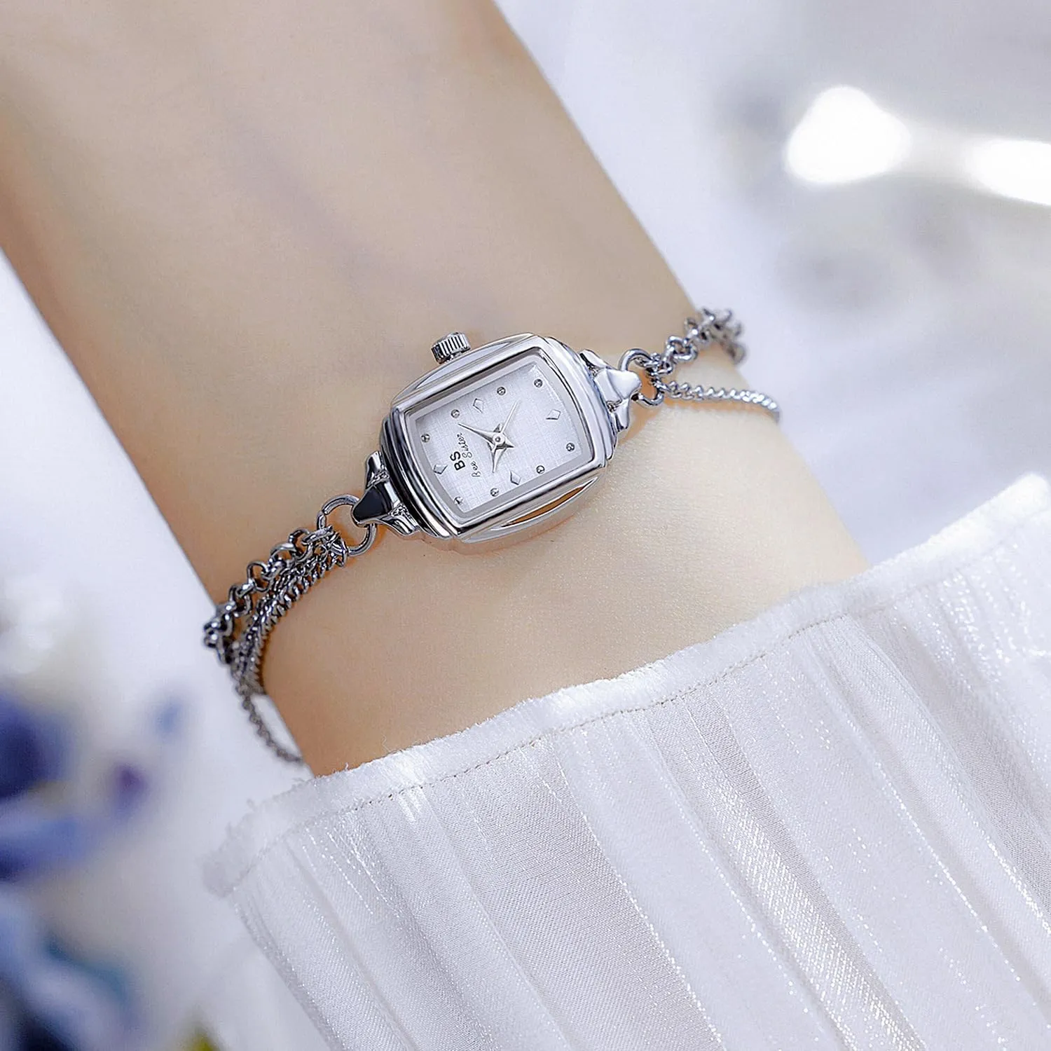 FANMIS Women Classic Vintage Bangle-Style Watch Dainty Small Dial Watch Luxury Dress Gold Bracelet Watch Ladies Minimalist Design Square Wrist Watches