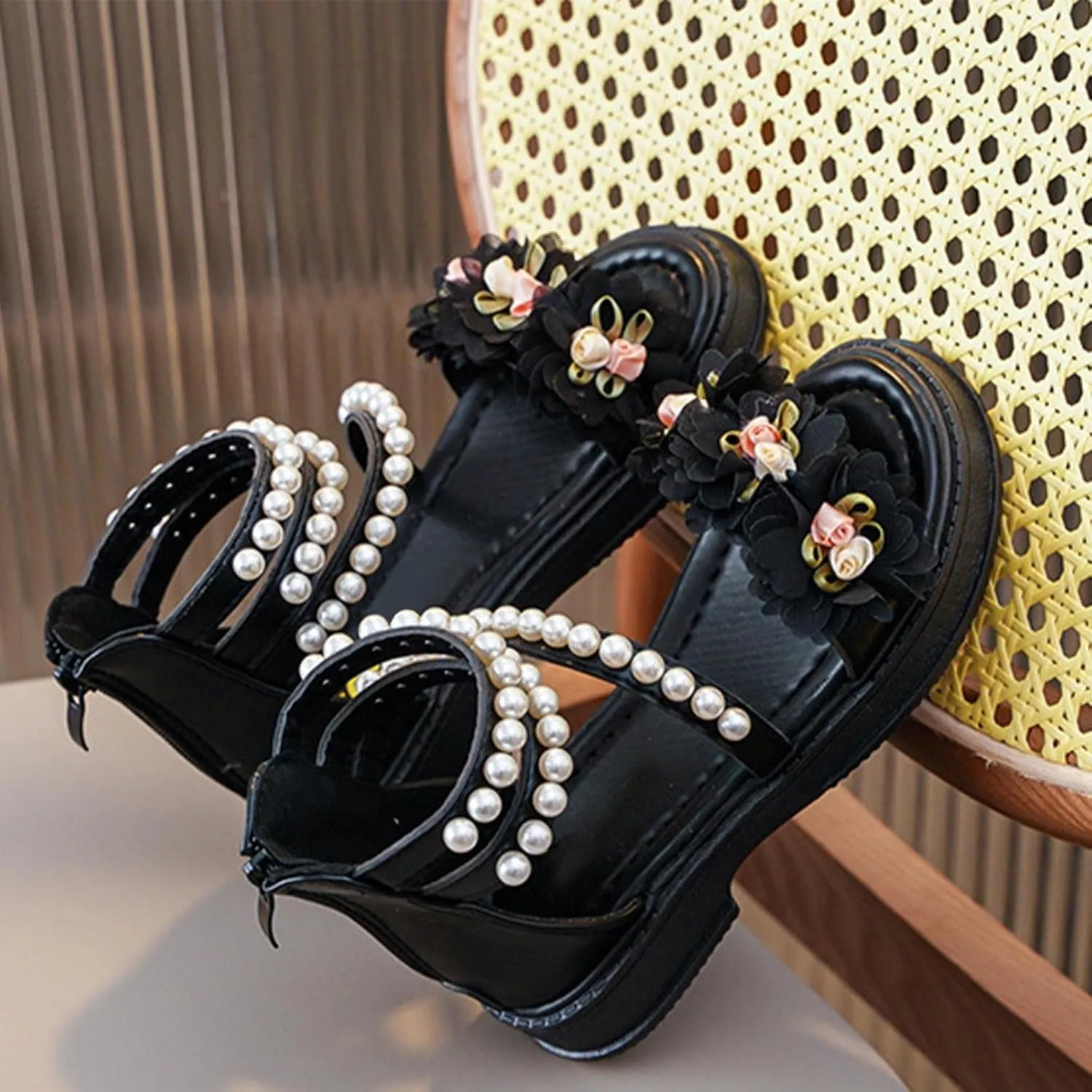 Girls Casual Gladiator Strap Sandals Baby Kids Soft Sole Pearl Strap Flower Shoes Open Toe Low Heel Princess Flats