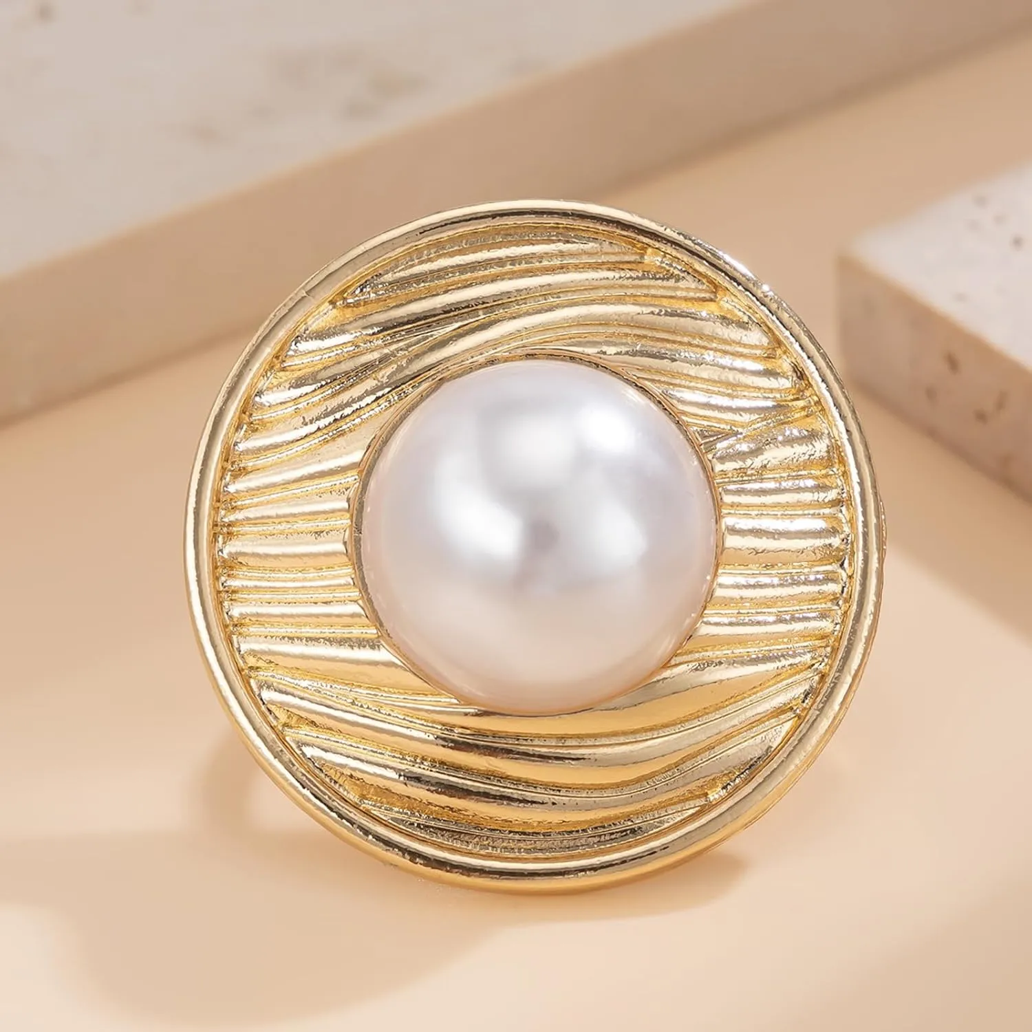 Gold Chunky Pearl Statement Rings for Women Vintage Pearl Finger Rings Chunky Round Oval Pearl Rings Adjustable Open Rings Fashion Statement Jewelry