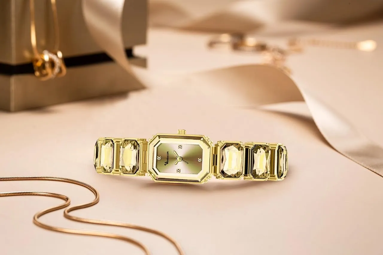 Luxury Womens Crystal Bracelet Watch Elegant Rectangular Minimalist Dial Diamond Bangle Band Waterproof Fashion Dainty Ladies Quartz Watches Ladies Gift