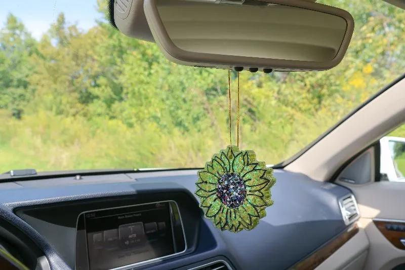 Simply Southern Freshiez Sunflower-Shaped Air Freshener in Mocha Cream Scent - Blooming Sunshine for Car, Locker, Drawers, Closet (30-45 Days)