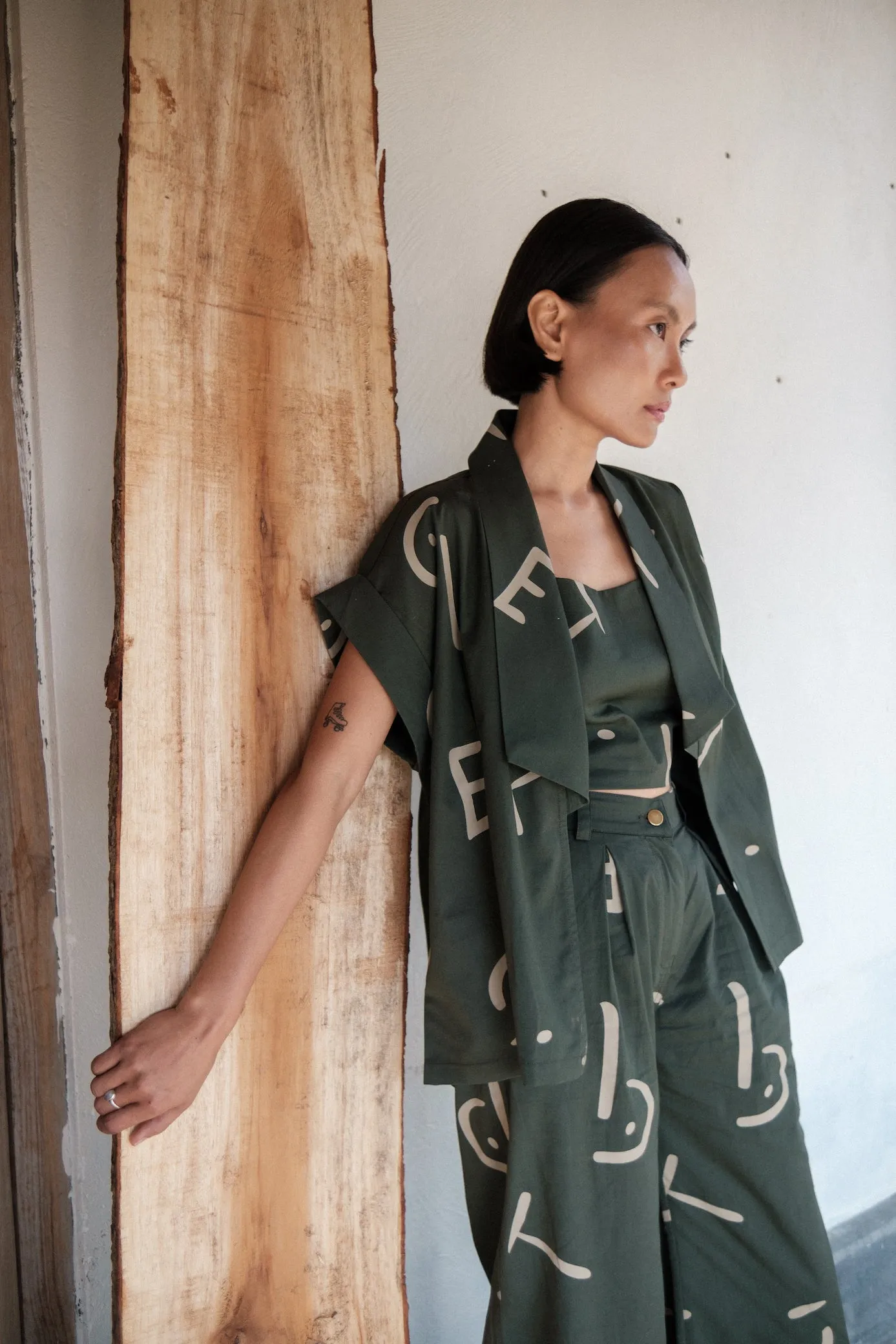The Terra Tribe Deep Green Line Printed Berlin Shawl Collar