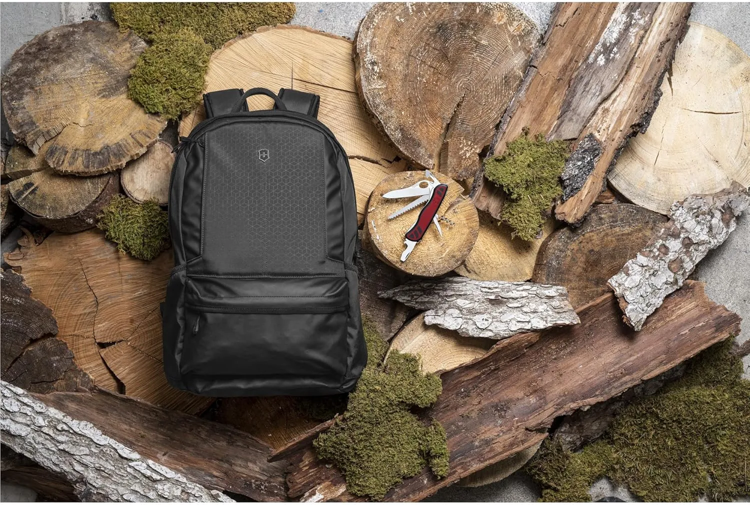 Victorinox Altmont Original Standard Backpack - Modern Backpack to Hold Travel Accessories - Comfortable Bag with Airflow - 25 Liters, Black